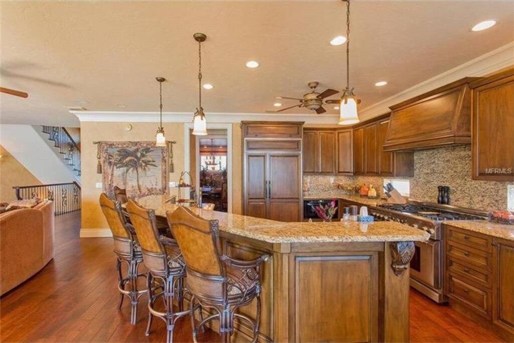 Large Mediterranean Oasis - Water Views & Pool Clearwater Beach Exterior photo